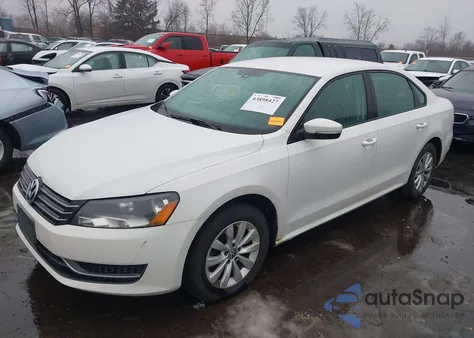 2013 Volkswagen Passat S z USA, uszkodzony, nr VIN 1VWAP7A32DC033648